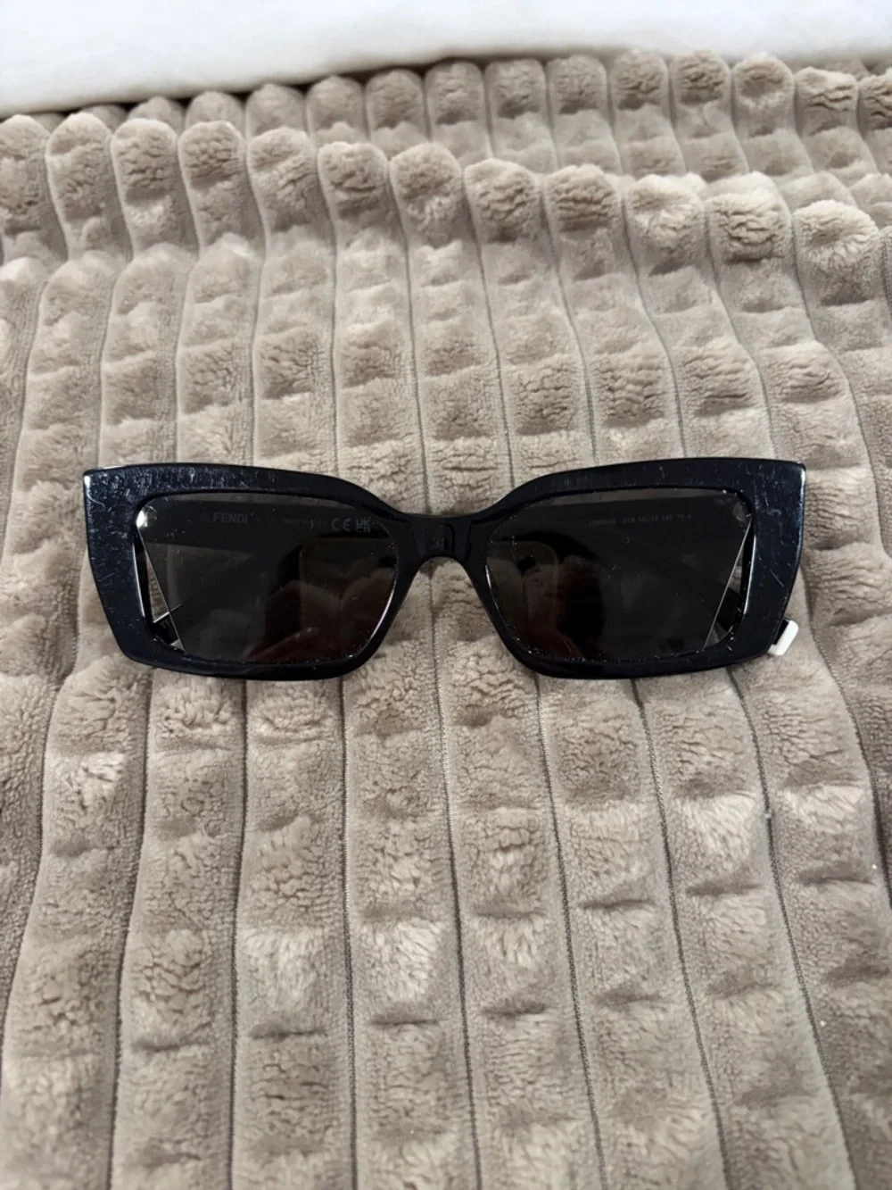 Fendi Black women’s Sunglasses with Subtle Logo